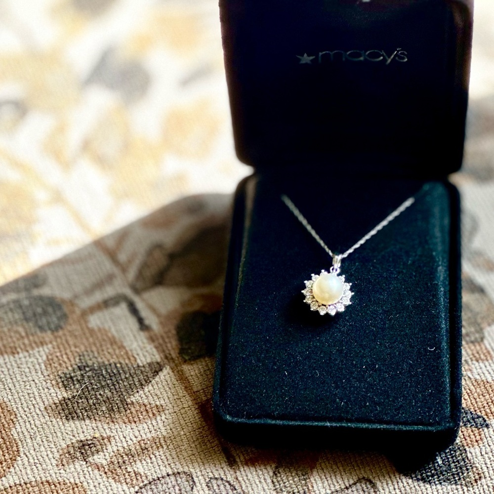 Macy’s Cultured Fresh Water Pearl & Diamond Necklace 14k solid wg